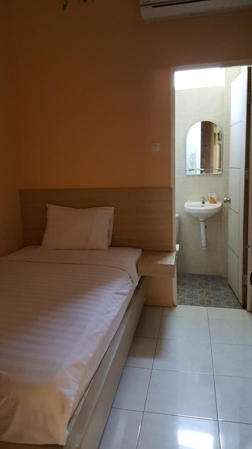 C.Stone Hotel Surabaya Ngoại thất bức ảnh
